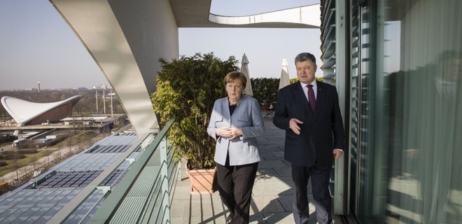 Тема дня. Зачем Порошенко ездил к Меркель и что везет назад - Фото