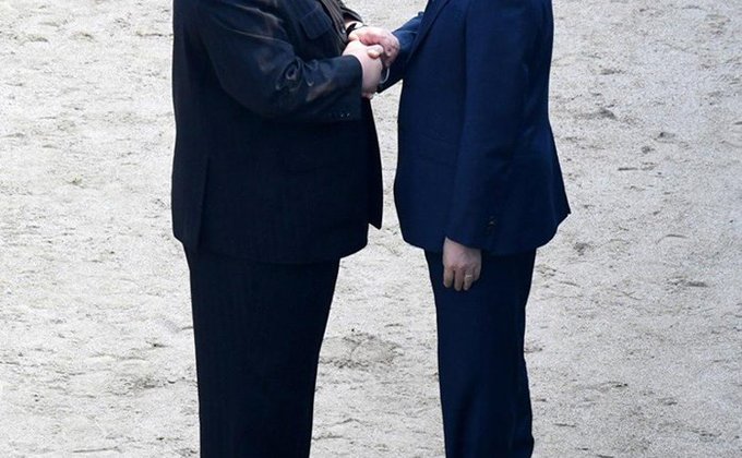 Лидеры двух Корей встретились на историческом саммите: фото