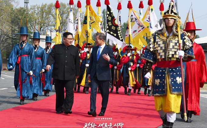 Лидеры двух Корей встретились на историческом саммите: фото