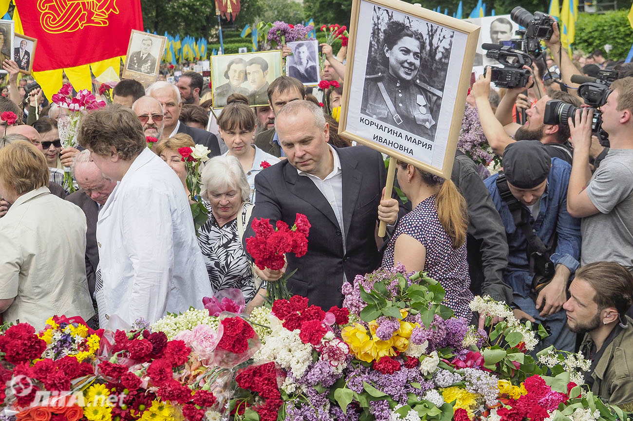 "Недобитый полк и патриоты". Как Киев отметил 9 мая