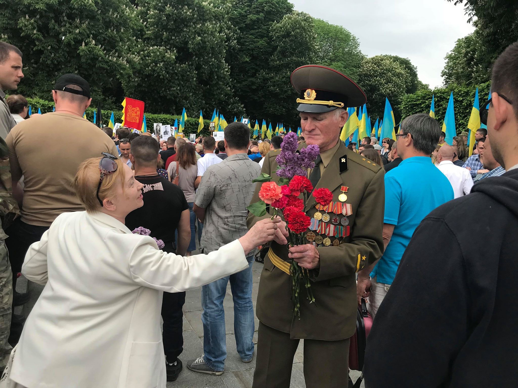 "Недобитый полк и патриоты". Как Киев отметил 9 мая