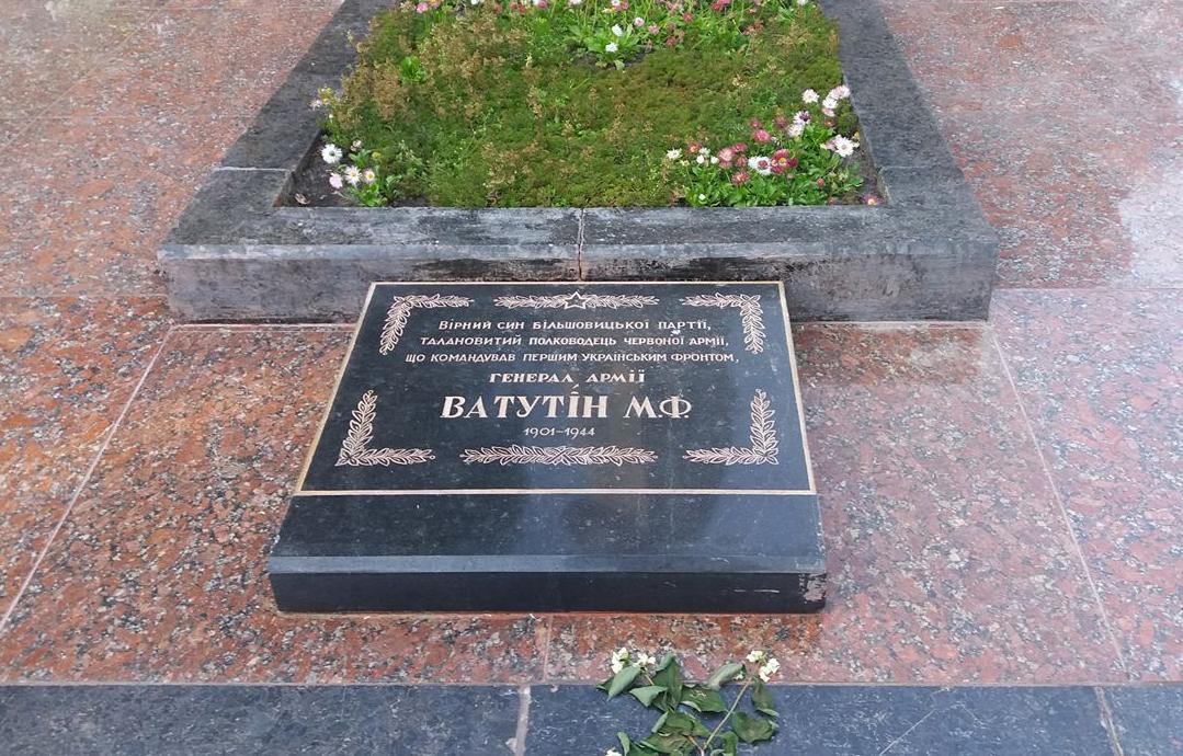 Застывшая декоммунизация. Какие символы СССР остались в Киеве
