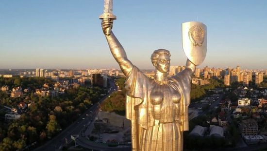 Застывшая декоммунизация. Какие символы СССР остались в Киеве