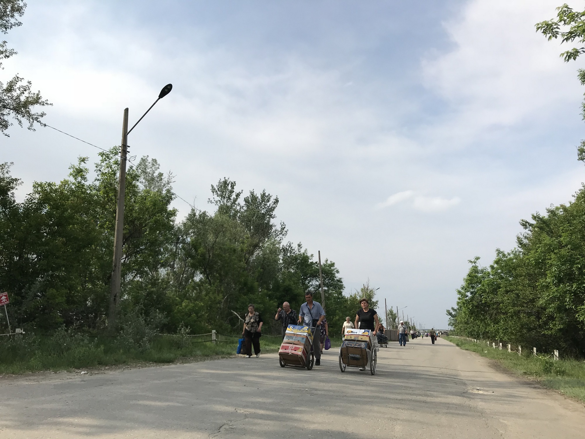"Ждем освобождения". Как выживают луганчане в оккупации
