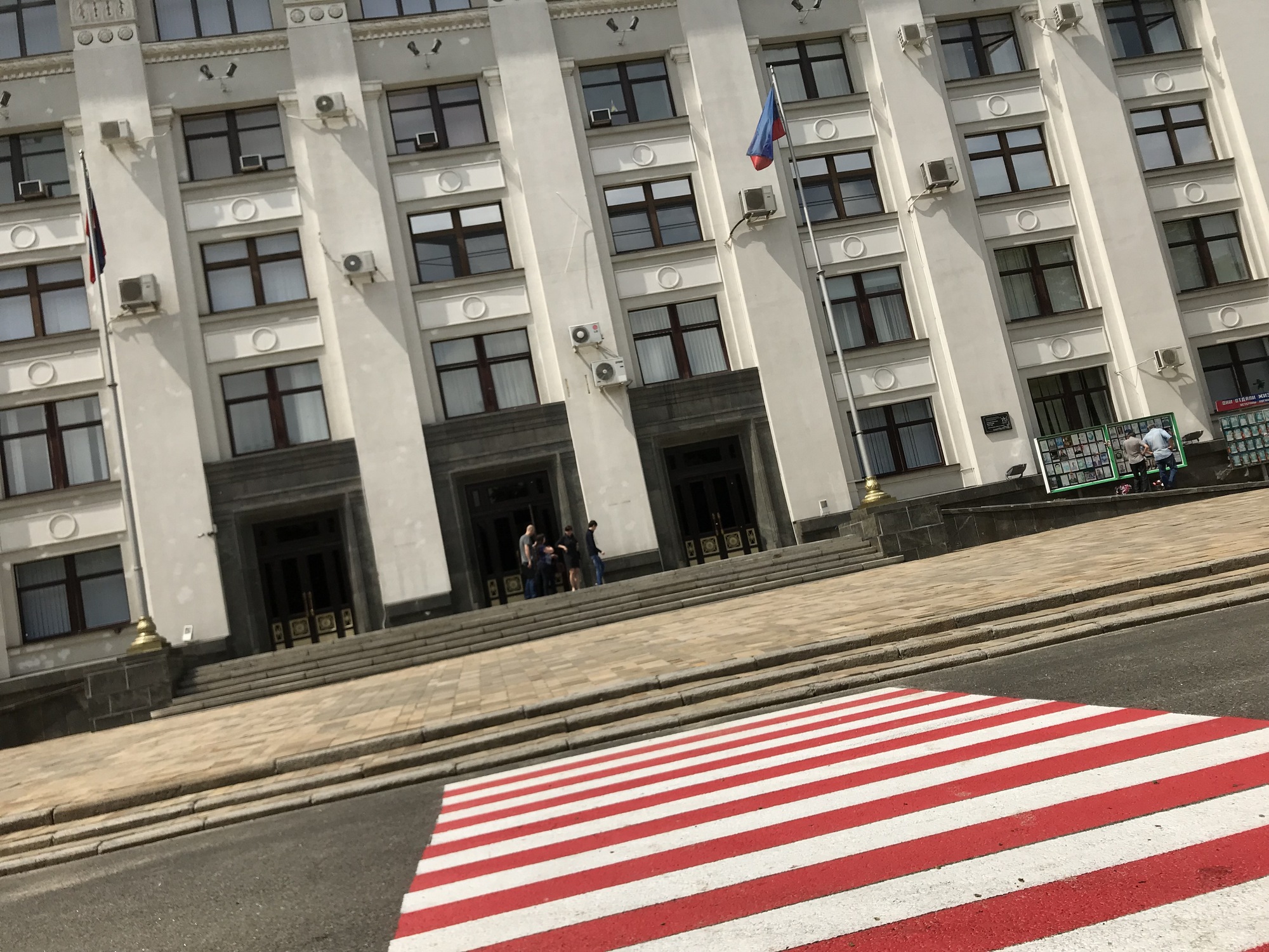 "Ждем освобождения". Как выживают луганчане в оккупации