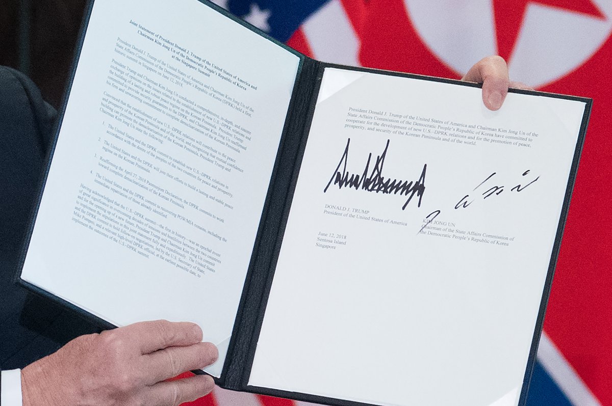 Трамп_ЫН-подписание Встреча Трампа и Кима: о чем договорились и что дальше