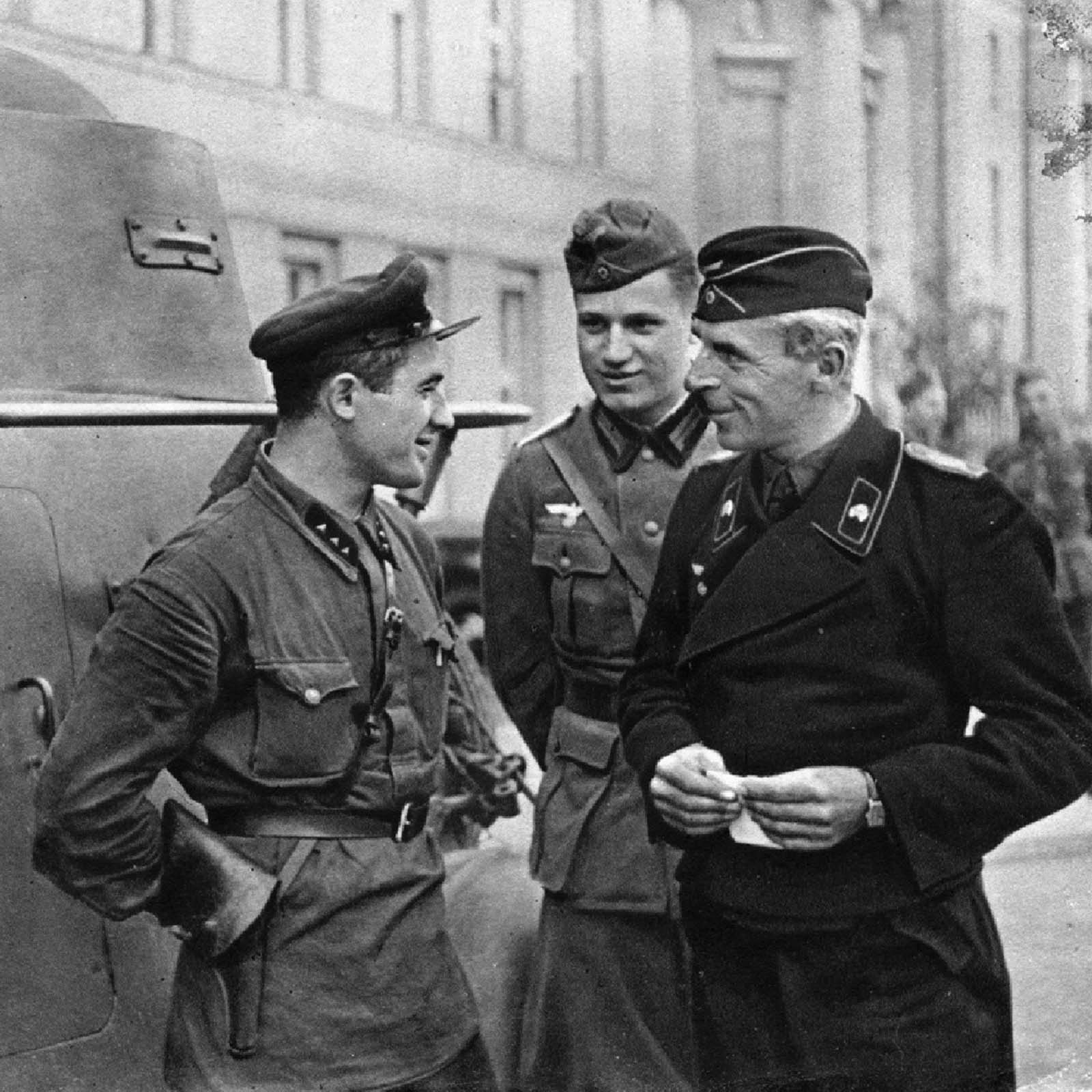 Офицеры советской армии и вермахта в Бресте, 1939 год