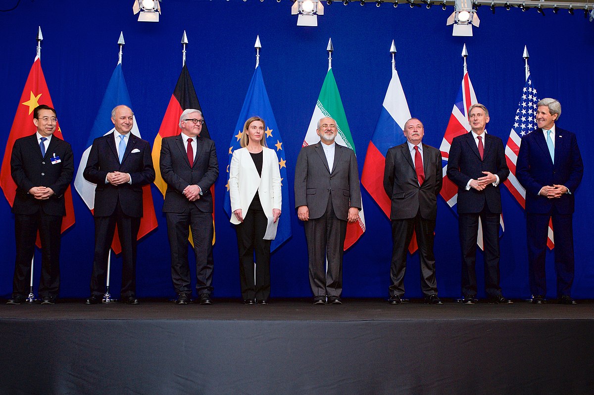 Министры иностранных дел Франции, Германии, Европейского Союза, Ирана, Соединённого Королевства и США, а также китайские и российские дипломаты. Лозанна, 2 апреля 2015