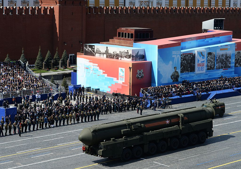 Пусковые установки ядерных ракет на параде на Красной площади в Москве 9 мая 2015 года Пусковые установки ядерных ракет на параде на Красной площади в Москве 9 мая 2015 года