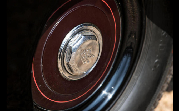 Rolls-Royce Елизаветы II выставили на продажу за $2,6 млн - фото