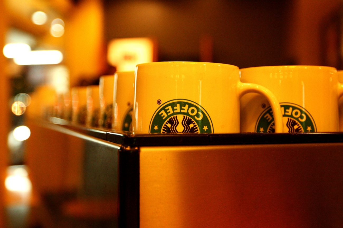 Бизнес-неделя: Ограничение цен на газ, маски или штраф, появление Starbucks, Мотор Сич