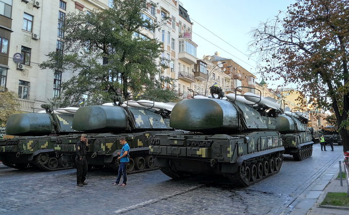 Боевая техника ВСУ на главных улицах Киева: огромный фоторепортаж