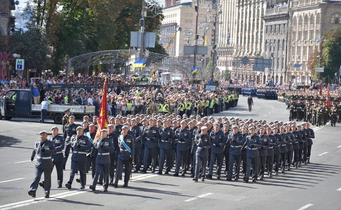 В Киеве прошел военный парад: фото