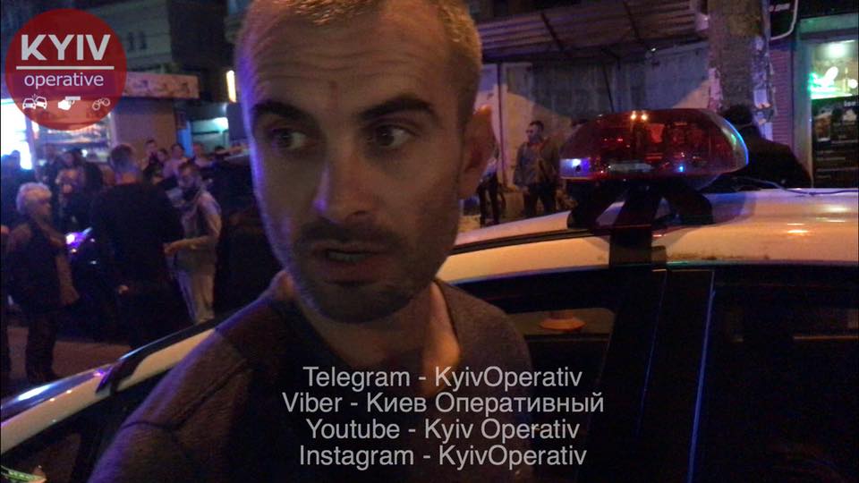 В Киеве водитель Uber въехал в остановку с людьми: видео