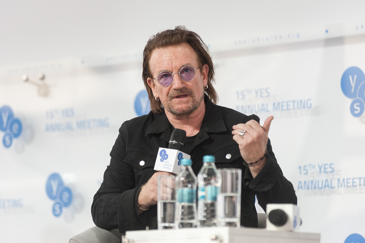 Коррупция, популизм, единая Европа. О чем говорил Боно в Киеве