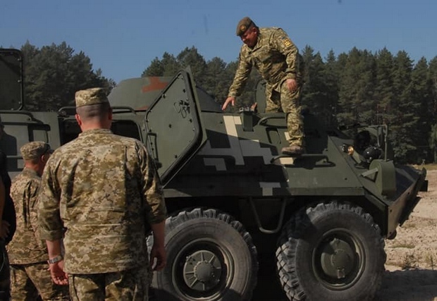 null В Украине модернизировали бронетранспортер БТР-60: видео и фото