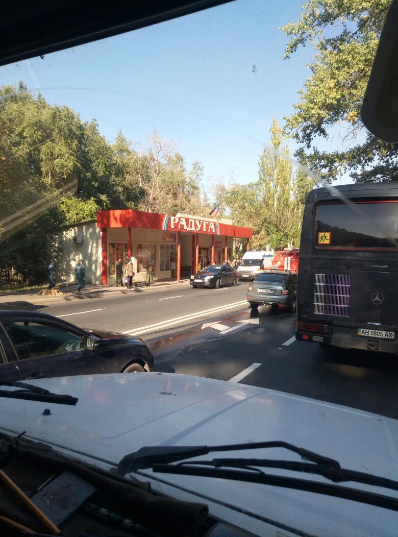 Возле магазина в оккупированном Донецке прогремел взрыв - СМИ