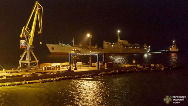 Корабли "Донбасс" и "Корец" прибыли в Мариуполь: фото