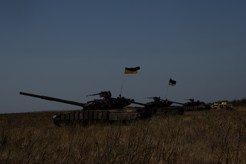 Учения танкистов и пограничников на берегу Азовского моря: фото