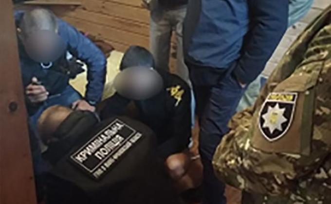 Полиция: На Прикарпатье в трудовом рабстве удерживали 32 человека