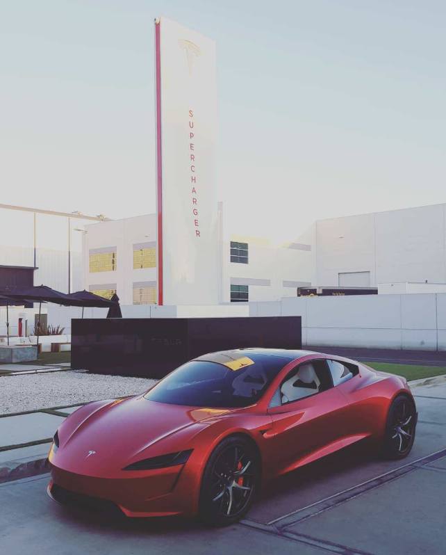 В сети появились фото Tesla Roadster второго поколения
