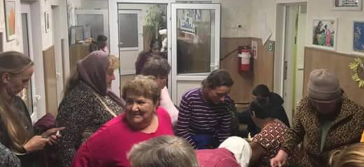 Взрывы в Ичне: жители ночевали в спортзалах на матах - фото
