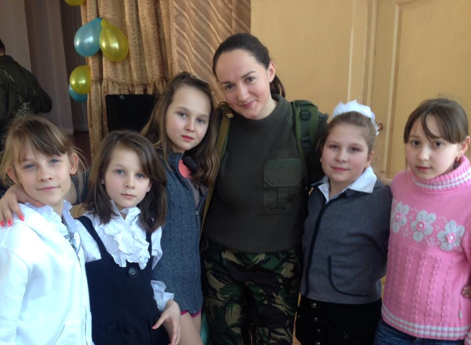 Сестры по оружию. Пять историй защитниц Украины