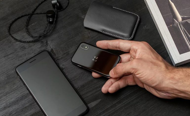 Palm возвращается на рынок смартфонов с крошечной моделью: фото