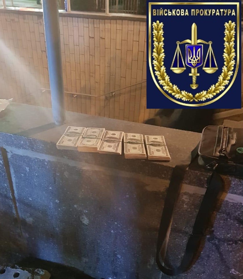 null "Оборотни в погонах": полицейских задержали на взятке $50 тысяч