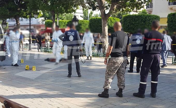 Женщина подорвала себя в центре Туниса - фото