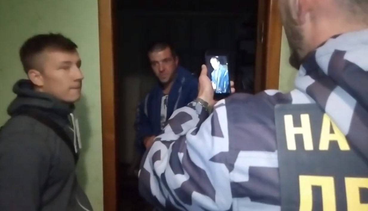 Нацдружинники в Павлограде избили мужчину в его квартире