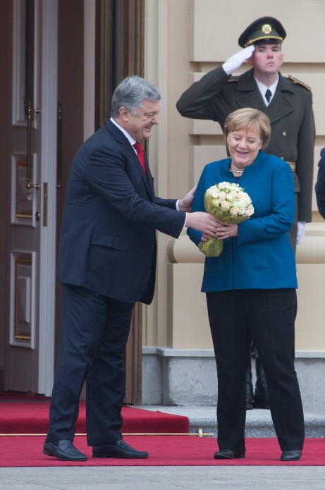 Началась встреча Порошенко и Меркель: фото
