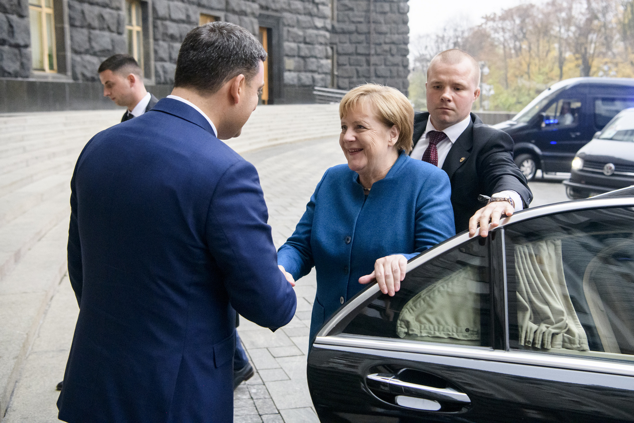 "Вітаю, воїни". Зачем Меркель приезжала в Киев