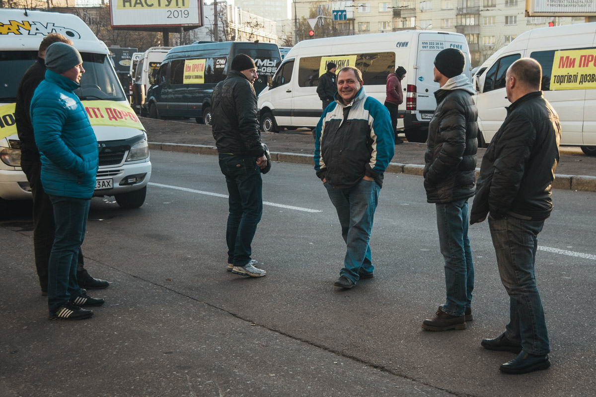 В центр Киева съехались "евробляхеры" и перевозчики: фото