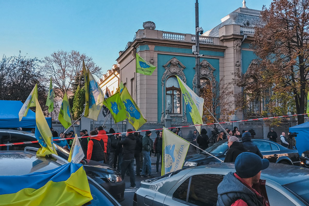 В центр Киева съехались "евробляхеры" и перевозчики: фото