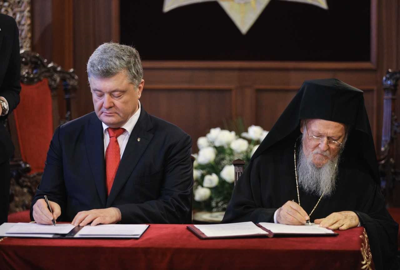 Петр Порошенко и патриарх Варфоломей (фото - president.gov.ua) Урна для двоих. Как сражаются штабы Порошенко и Тимошенко