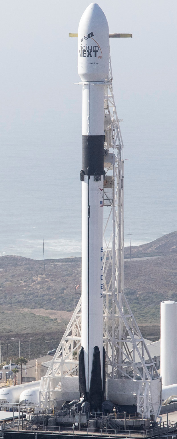 null Маск решил заменить вторую ступень Falcon 9 космическим кораблем