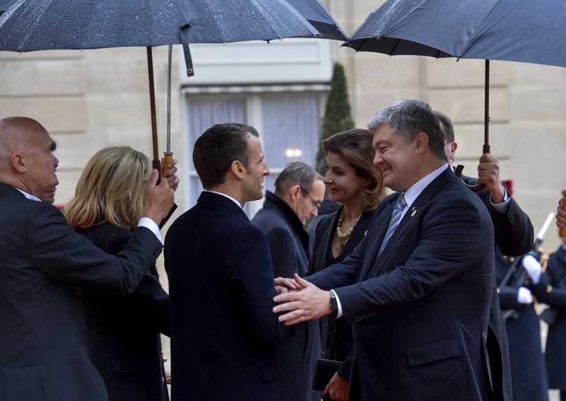 На Банковой рассказали, что Порошенко делает в Париже: фото