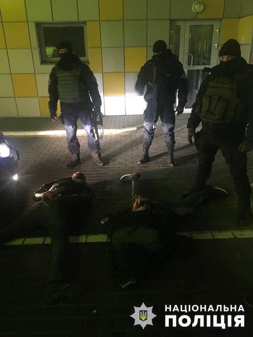 Полиция: Под Киевом раскрыли группу наркодилеров - фото
