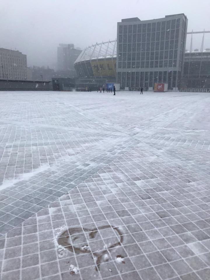 Первый снег в Киеве и первые последствия: фото, видео