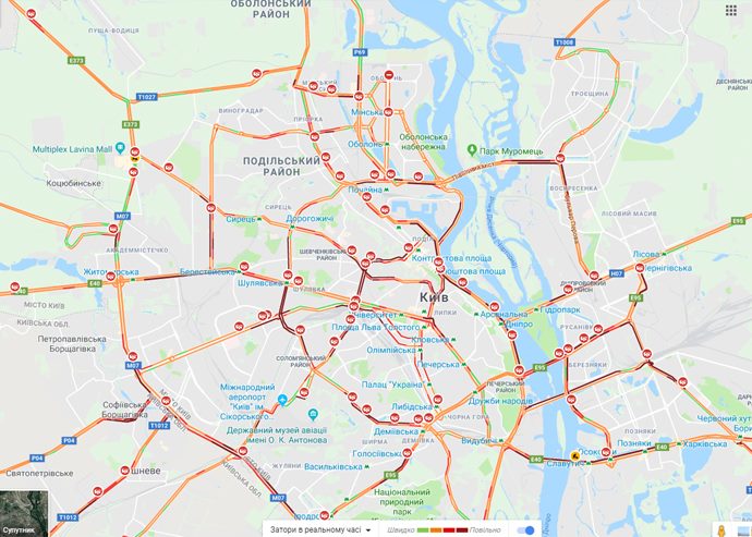 В Киеве из-за снега за полдня произошло уже 300 ДТП