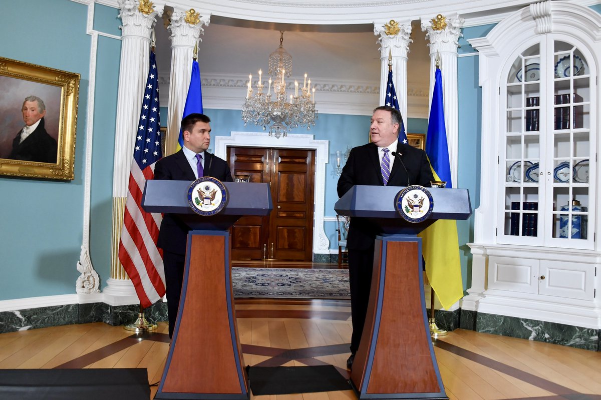 Травма Януковича, США в огне и галактика-каннибал: новости недели