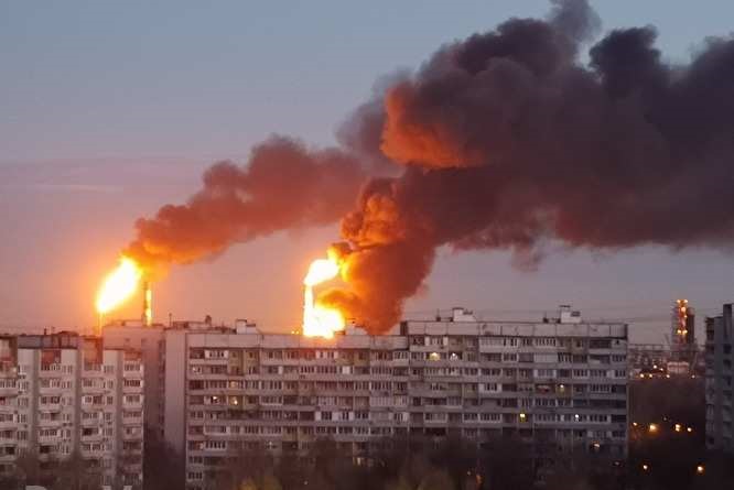 В Москве горел нефтеперерабатывающий завод - фото, видео