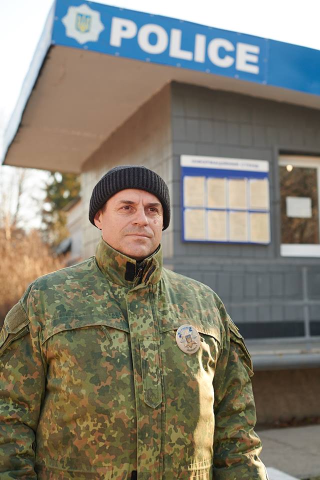 Фото: штаб ООС В Донбассе авто прорывалось через блокпост, остановили стрельбой