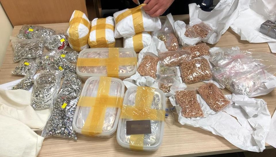 Фото: СБУ В аэропорту Львова задержали пассажира с 17 кг золота - ГФС