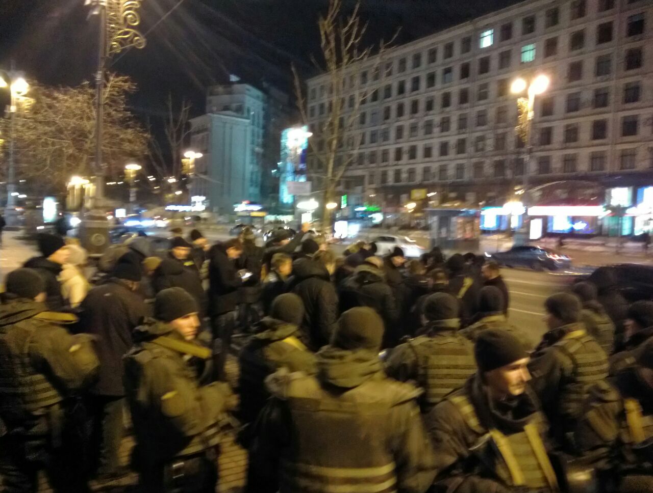 Здесь умирали люди. В Киеве протест против KFC в Доме профсоюзов