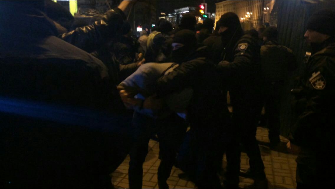 Здесь умирали люди. В Киеве протест против KFC в Доме профсоюзов