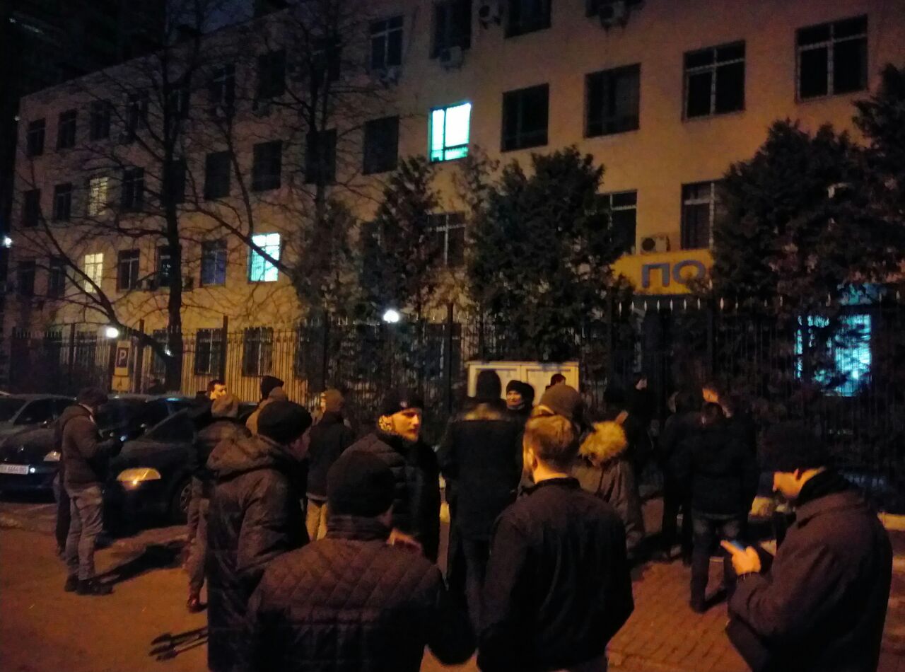 Здесь умирали люди. В Киеве протест против KFC в Доме профсоюзов