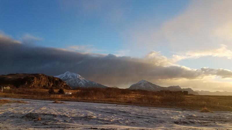 На Аляске проснулся вулкан Вениаминова: фото, видео
