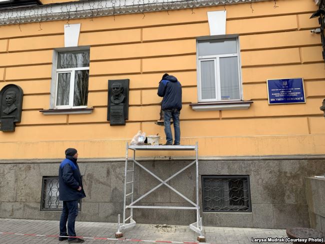Со стены университета в Киеве убрали бюст организатора Голодомора